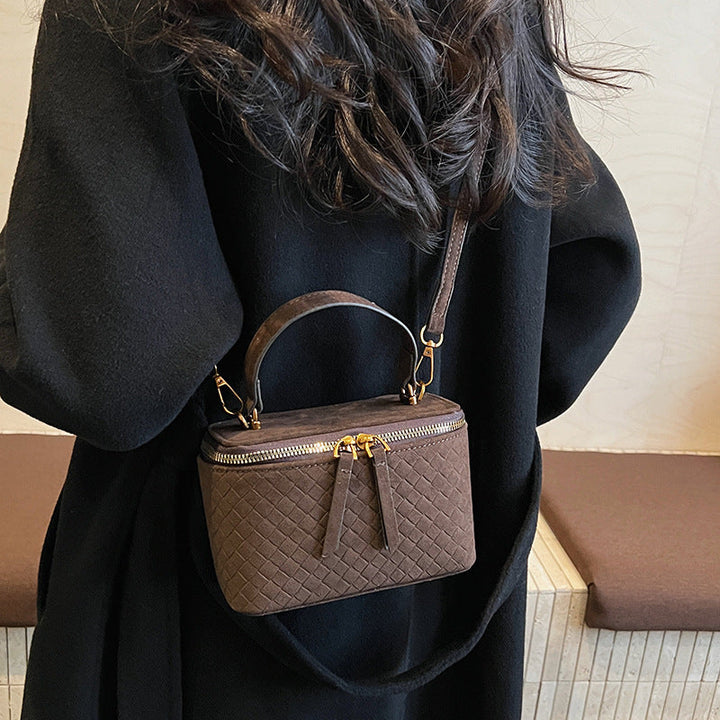 Women's structured shoulder bag with detachable carrying strap