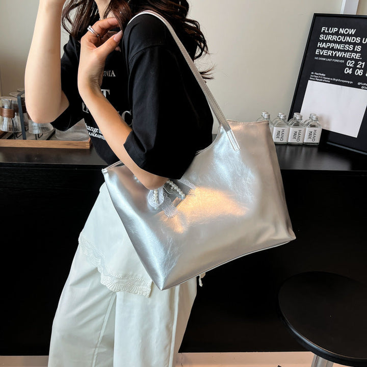Women's stylish tote bag with practical inner pockets