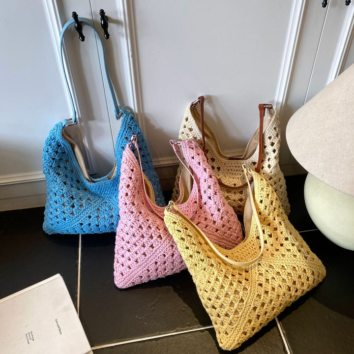 Women's crochet shoulder bag with ergonomic strap
