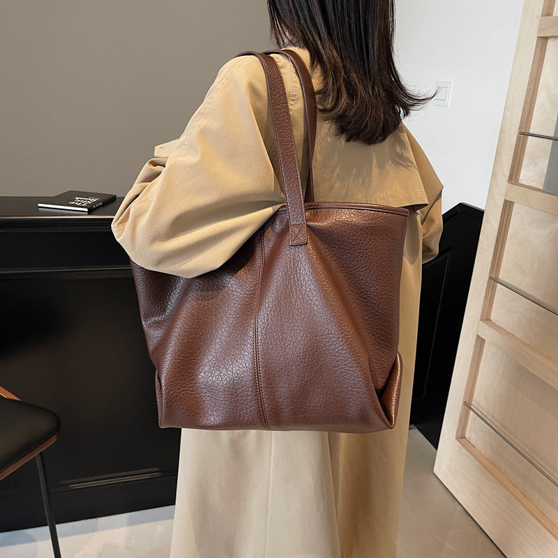 Large Trendy Tote Bag in Leather