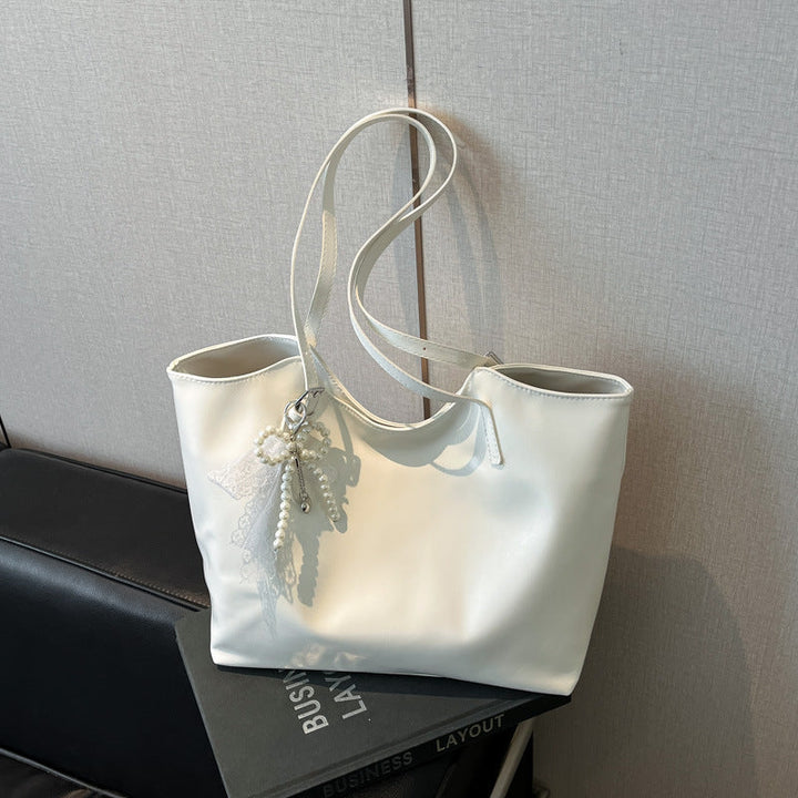 Women's stylish tote bag with practical inner pockets