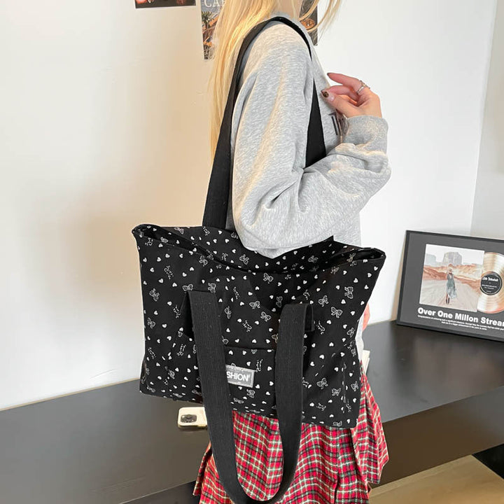 Ladies fashionable tote bag with heart design