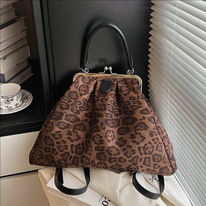 Women's large shoulder bag with elegant pleats and detachable shoulder strap