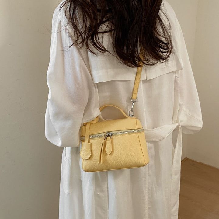 Women's practical shoulder bag with double zipper and versatile carrying strap