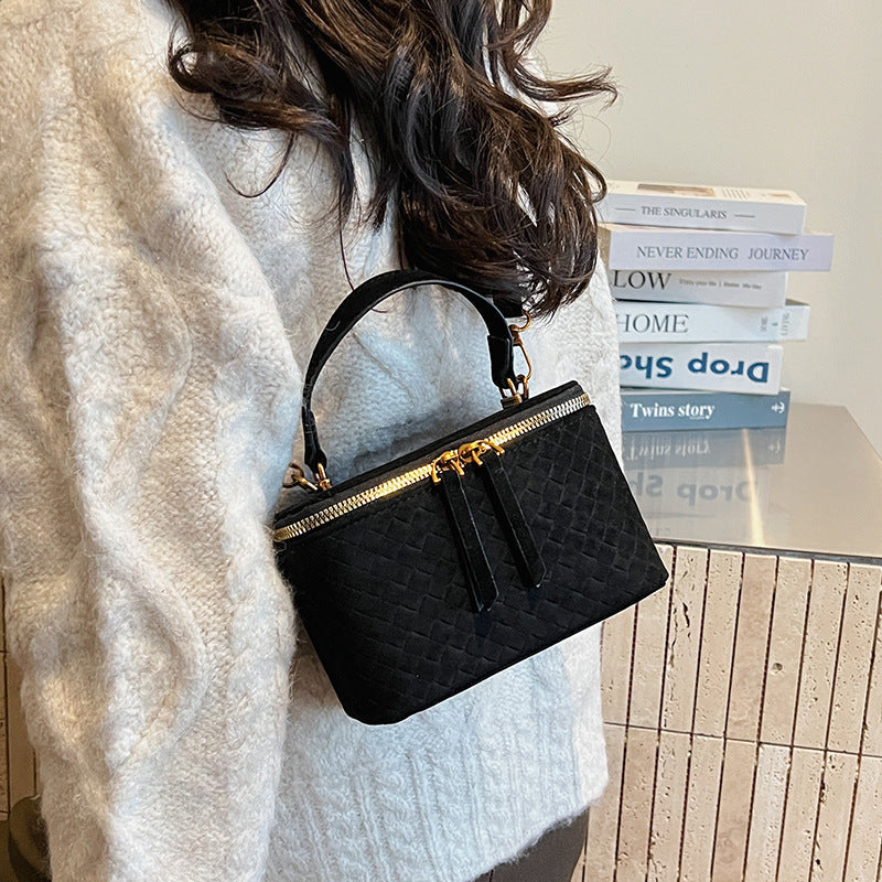 Women's structured shoulder bag with detachable carrying strap