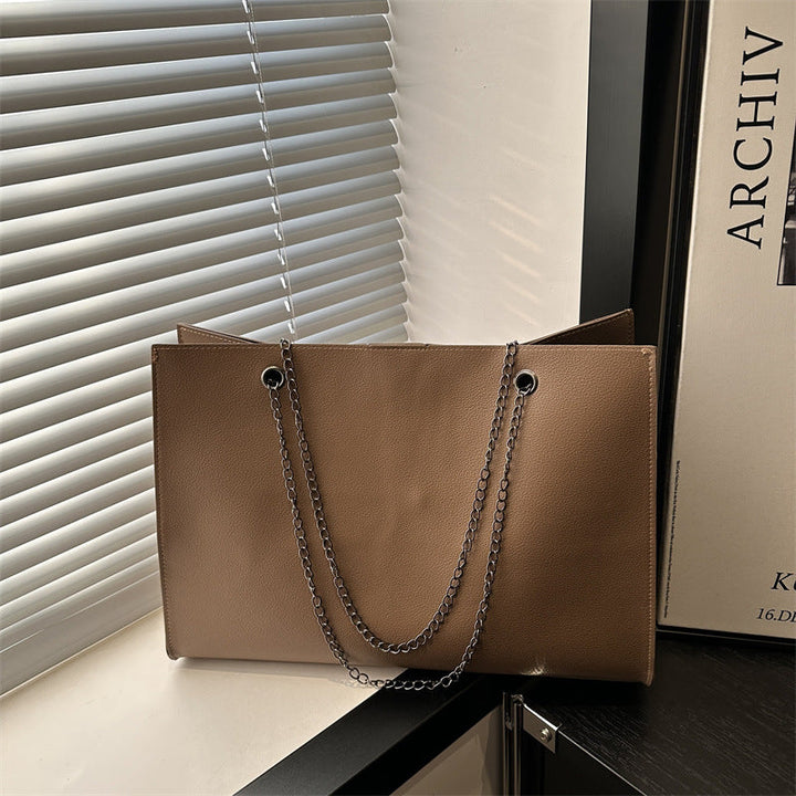 Women elegant tote bag with practical inner compartment and stylish chain strap