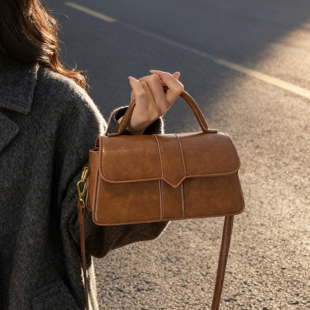 Women's leather handbag with detachable shoulder strap
