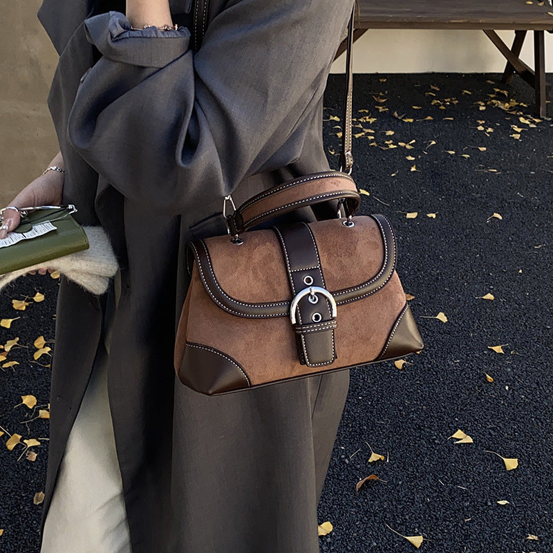 Women's practical shoulder bag made of high-quality synthetic leather