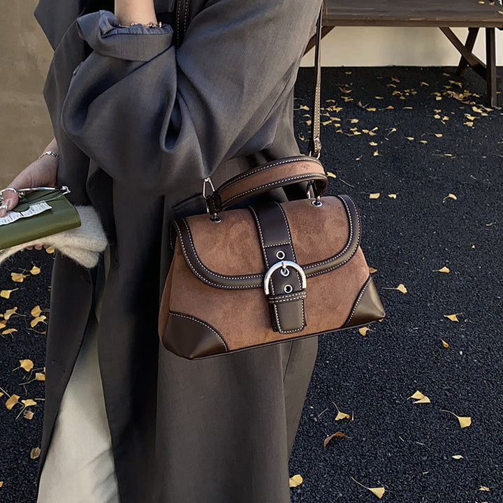 Women's practical shoulder bag made of high-quality synthetic leather