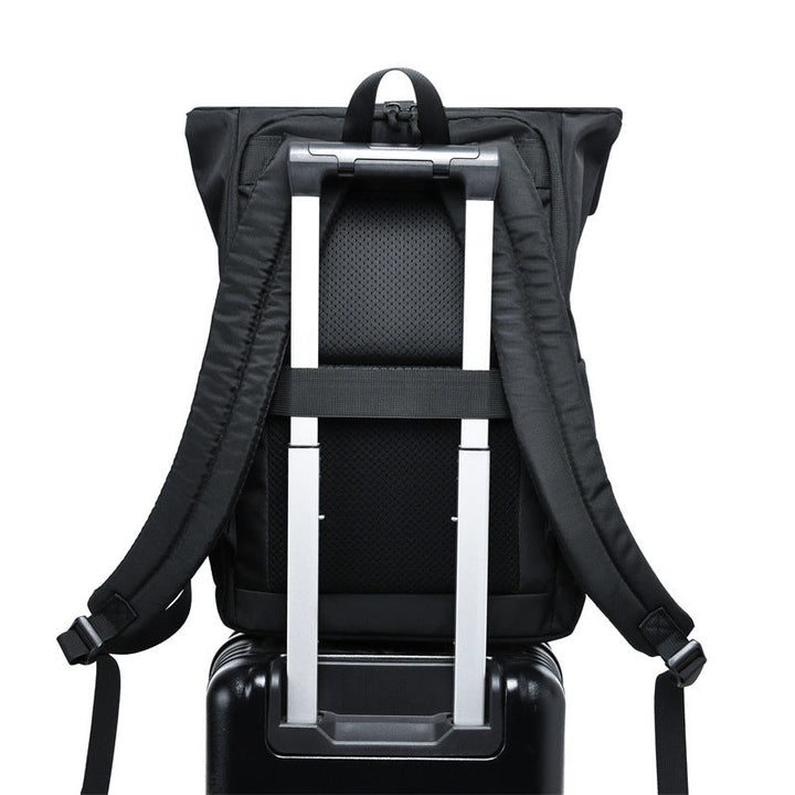 More elegant and functional backpack with reinforced carrying straps
