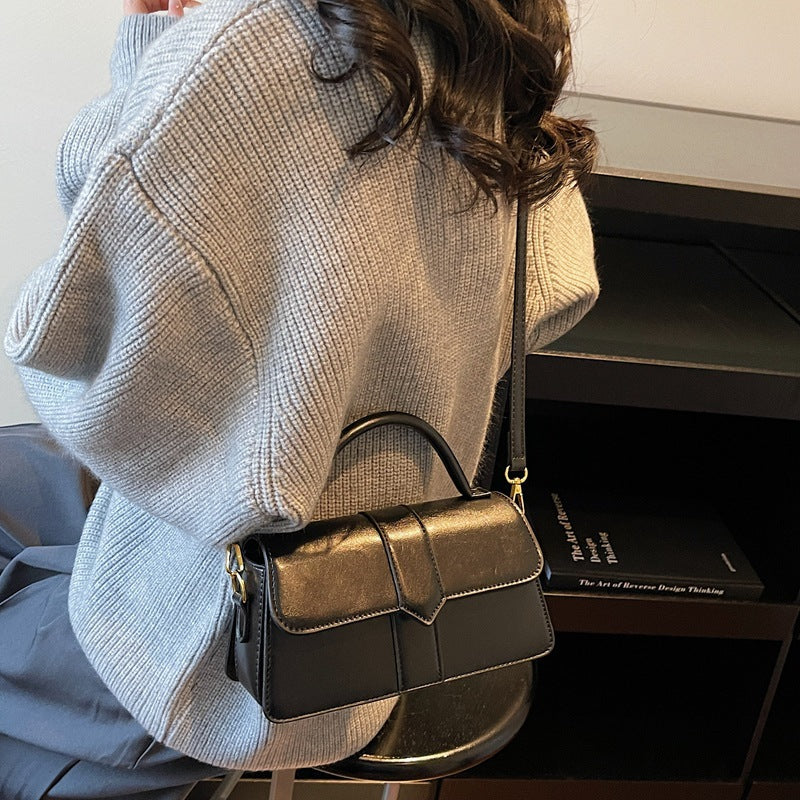 Women's leather handbag with detachable shoulder strap