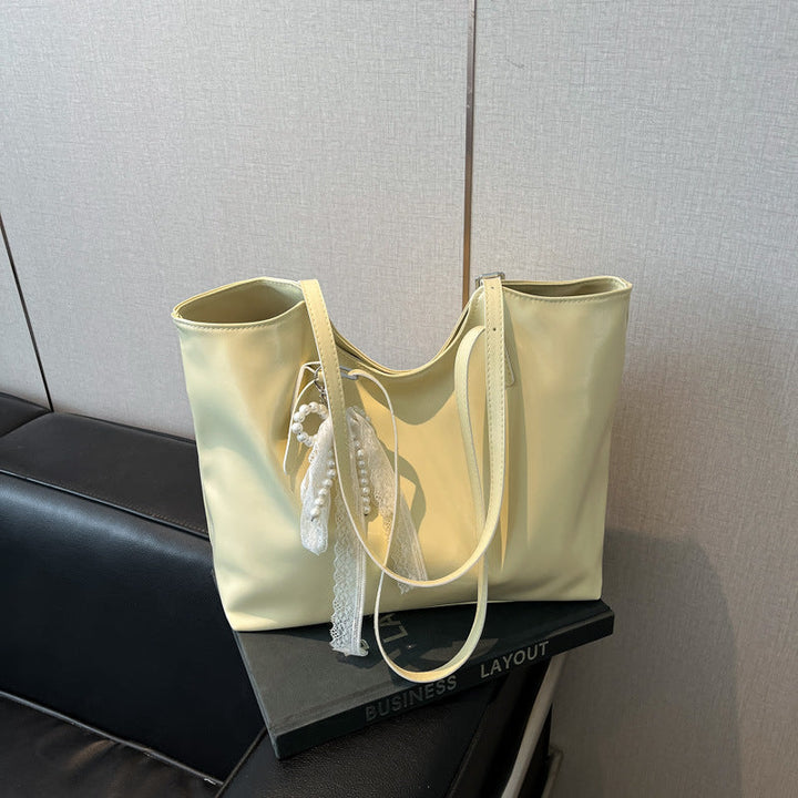 Women's stylish tote bag with practical inner pockets