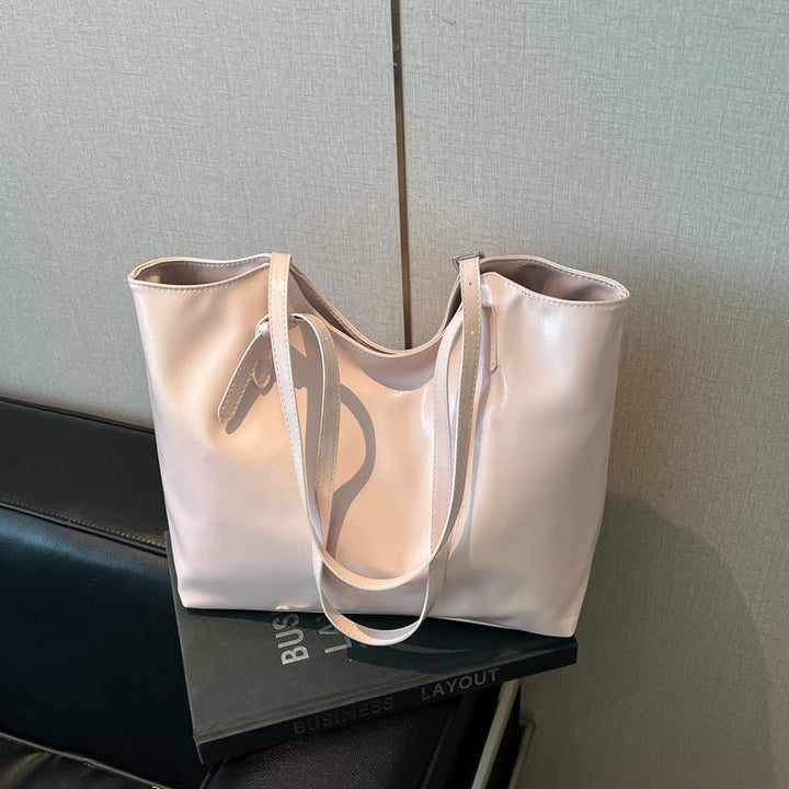 Women's stylish tote bag with practical inner pockets