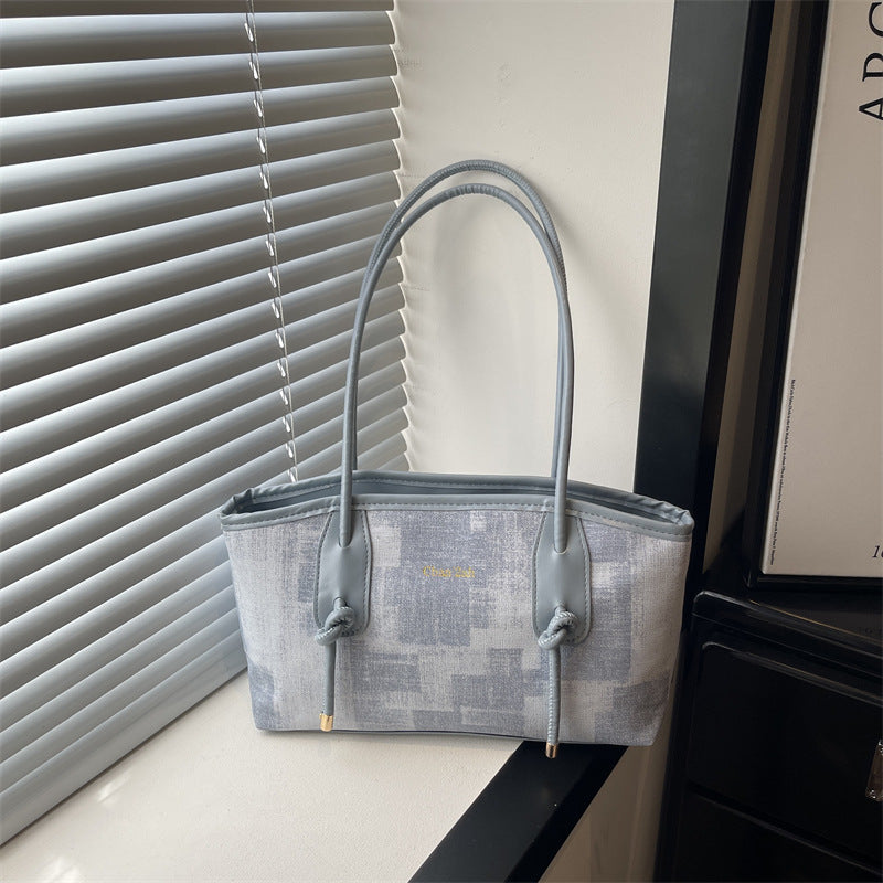 Ladies elegant tote bag with textured material