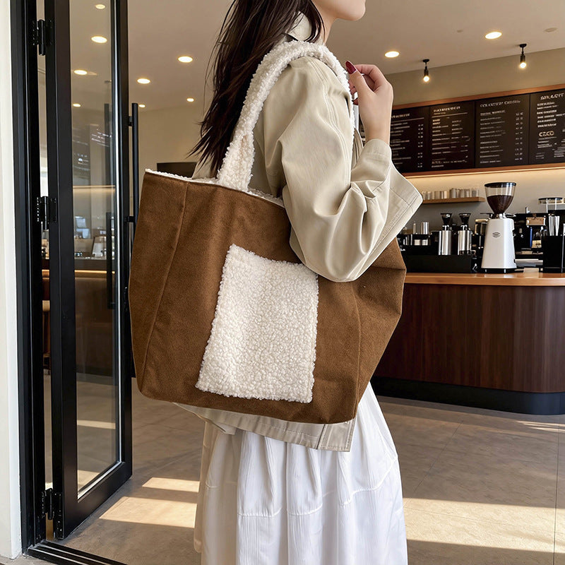 Women’s tote bag made of high-quality material and exclusive design