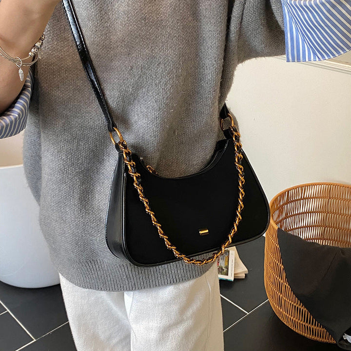 Women's fashionable shoulder bag in vintage look with chain strap