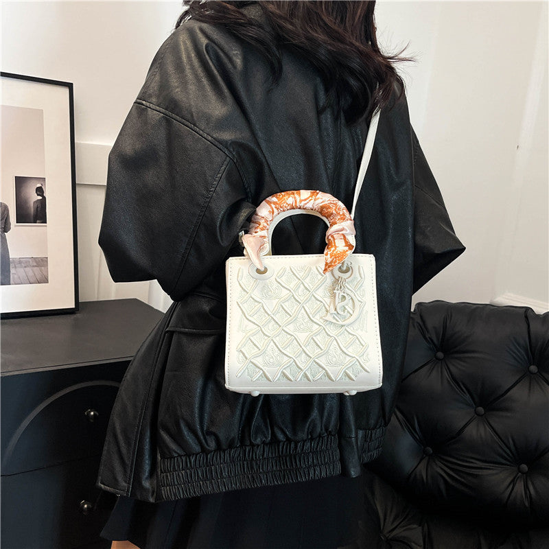 Ladies handbag with luxurious pattern