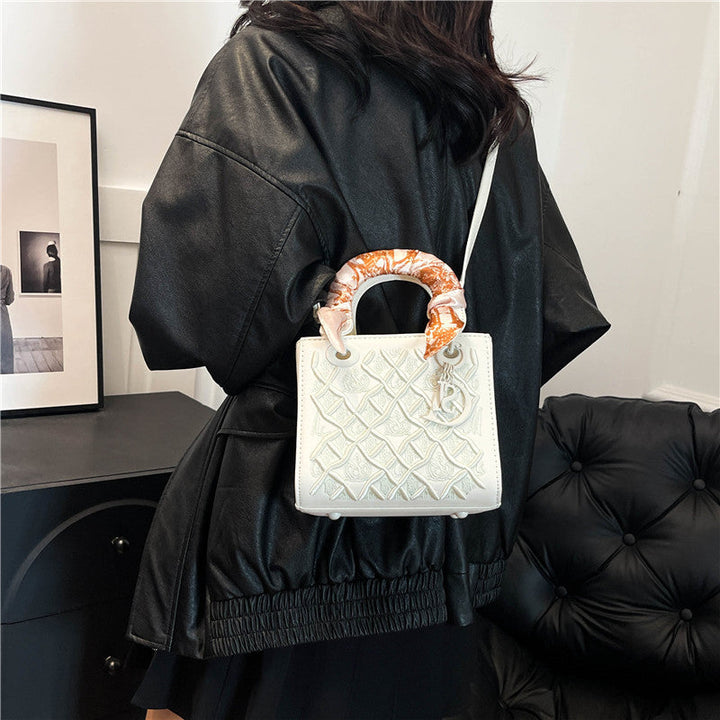 Ladies handbag with luxurious pattern