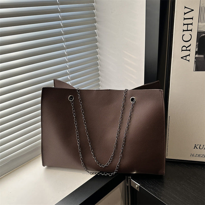 Women elegant tote bag with practical inner compartment and stylish chain strap