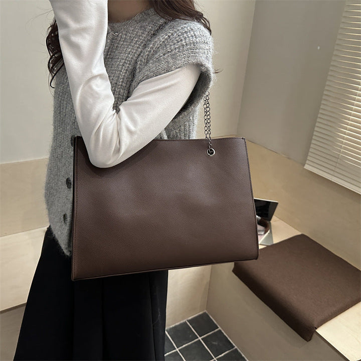 Women elegant tote bag with practical inner compartment and stylish chain strap