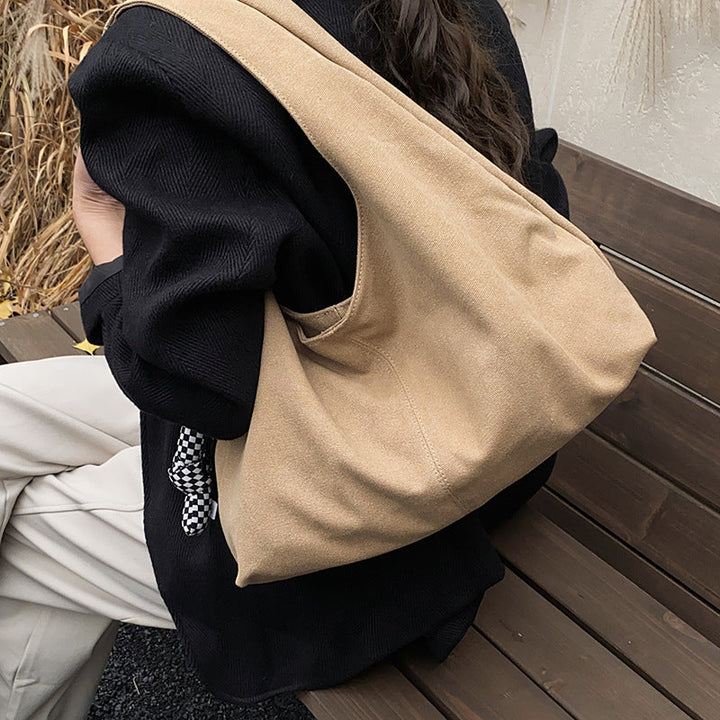 Women's fashionable tote bag with innovative carrying opening