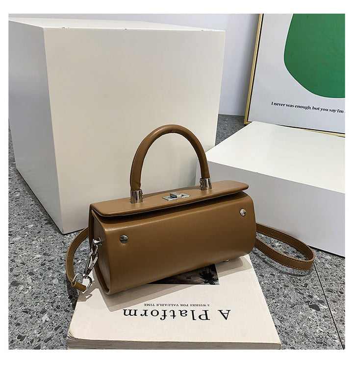 Ladies elegant shoulder bag with detachable shoulder strap