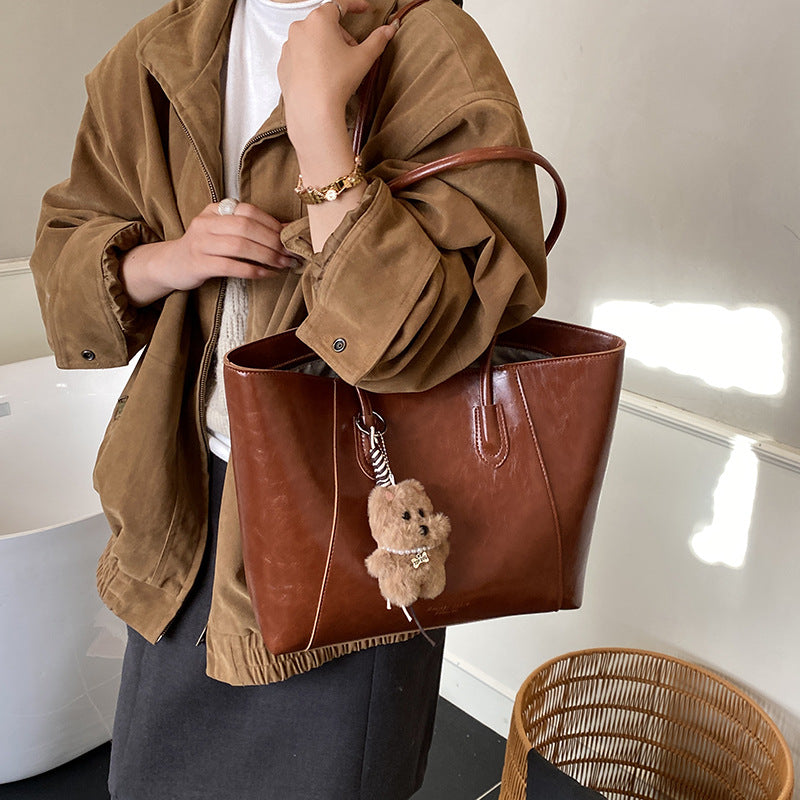 Women’s tote bag with high-quality faux leather and practical interior