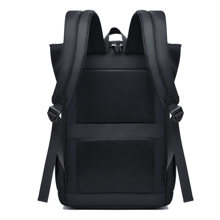 More elegant and functional backpack with reinforced carrying straps