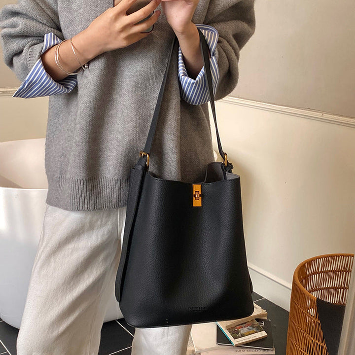 Ladies elegant Tote Bag with modern closure