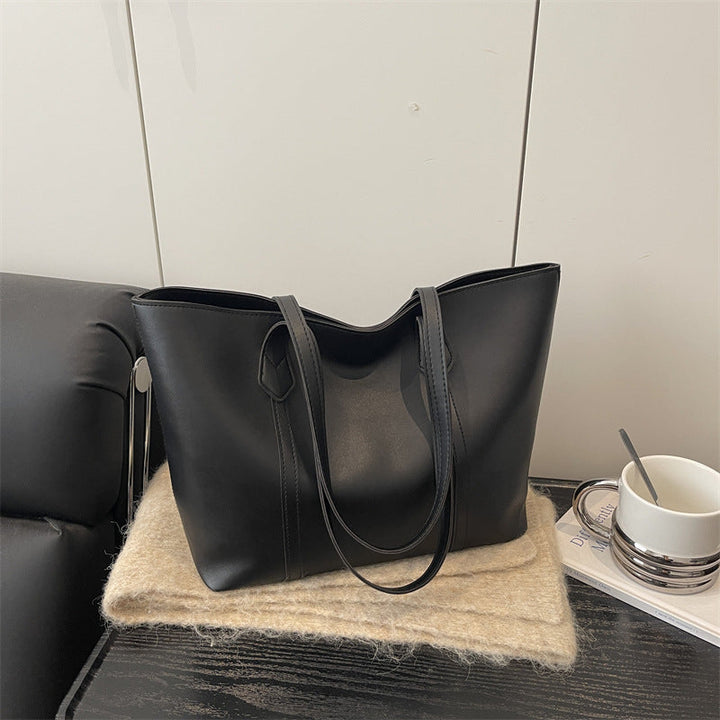 Women elegant tote bag with minimalist structure