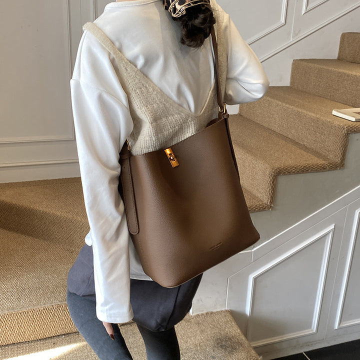 Ladies elegant Tote Bag with modern closure