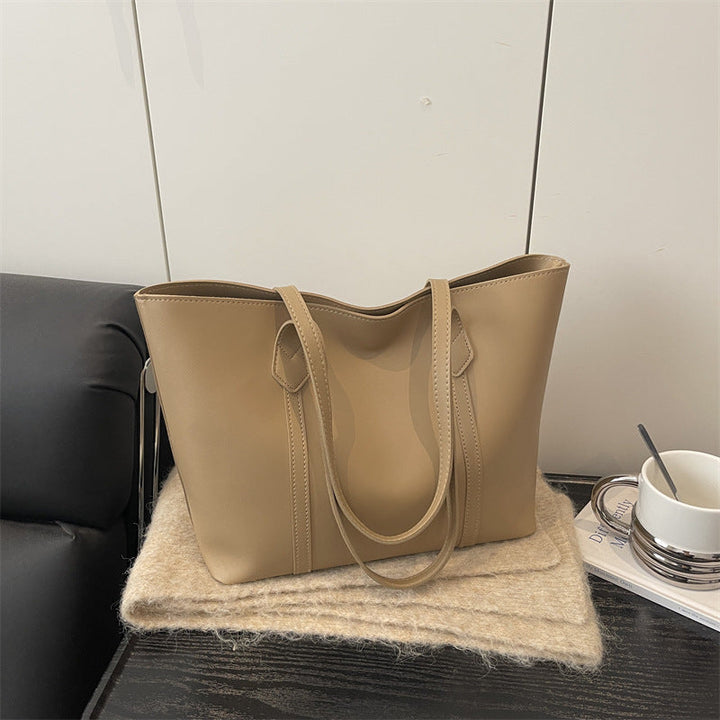 Women's elegant tote bag with minimalist structure