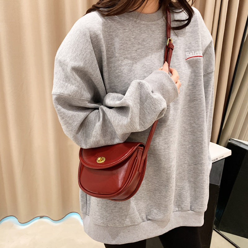 Women's shoulder bag in elegant retro design with golden accents