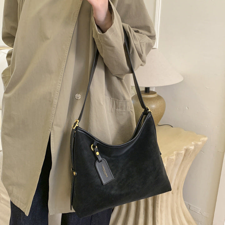 Ladies elegant shoulder bag with soft leather