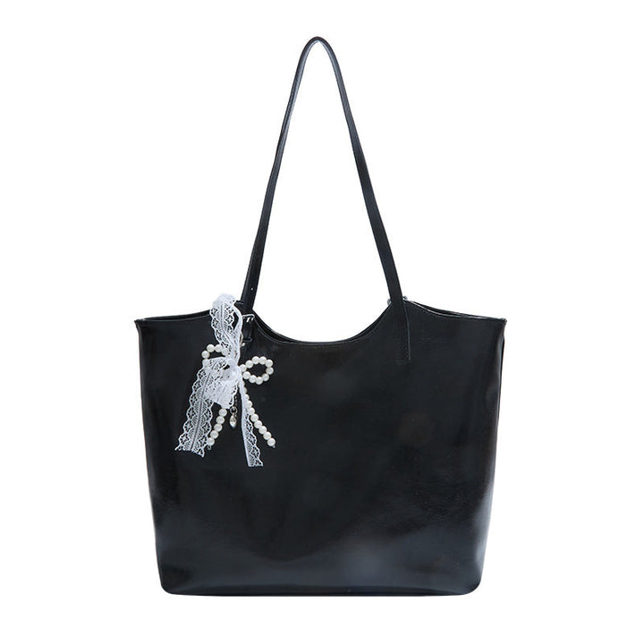 Women's stylish tote bag with practical inner pockets