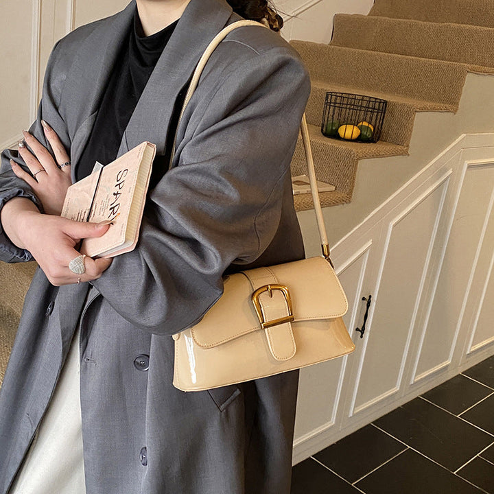 Women's shoulder bag with detachable strap and elegant closure