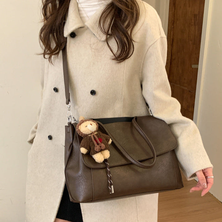 Women's fashionable shoulder bag with charming pendant