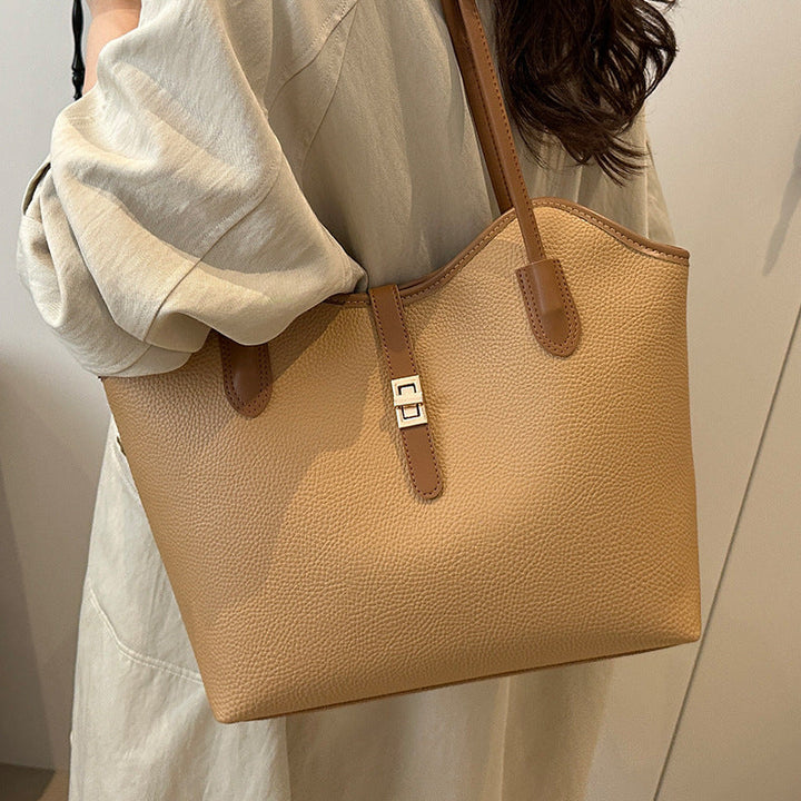 Ladies tote bag made of high-quality leather with elegant design