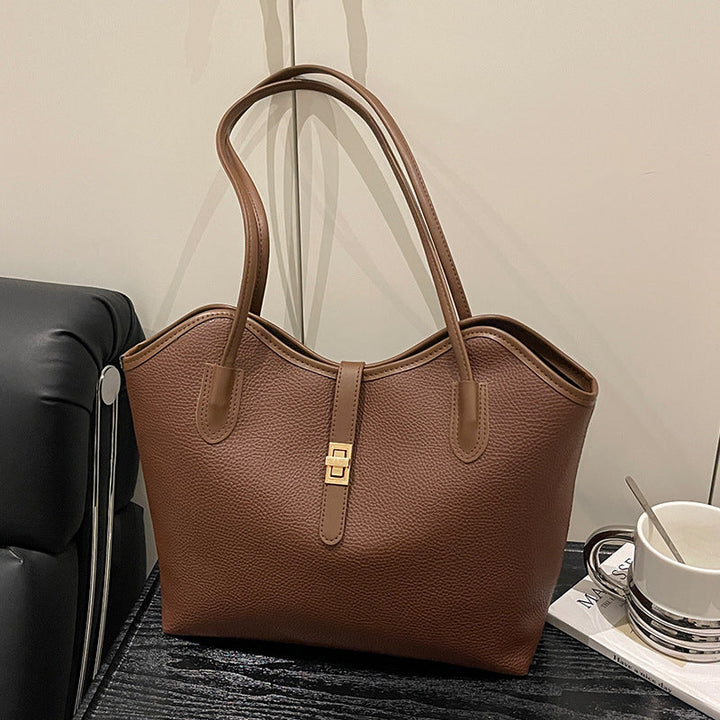 Ladies tote bag made of high-quality leather with elegant design