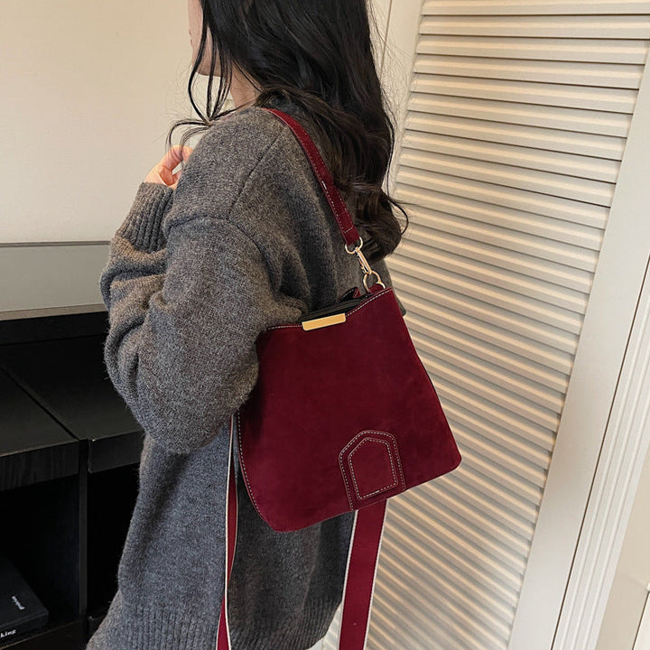 Women’s practical shoulder bag made of high-quality suede