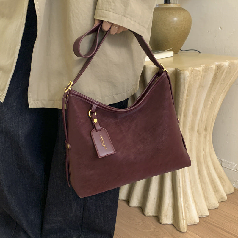 Ladies elegant shoulder bag with soft leather