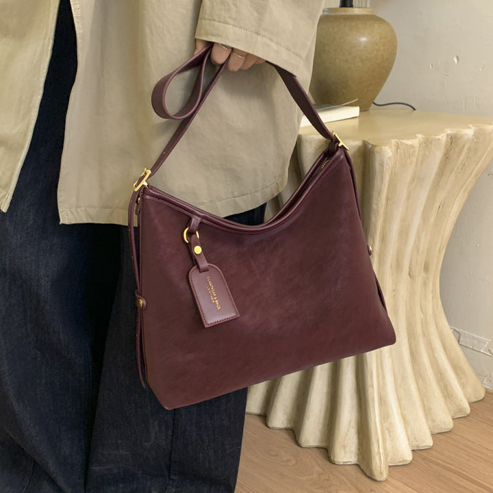 Ladies elegant shoulder bag with soft leather