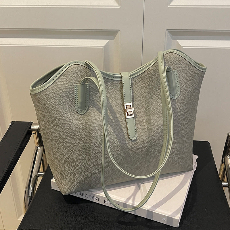 Ladies tote bag made of high-quality leather with elegant design