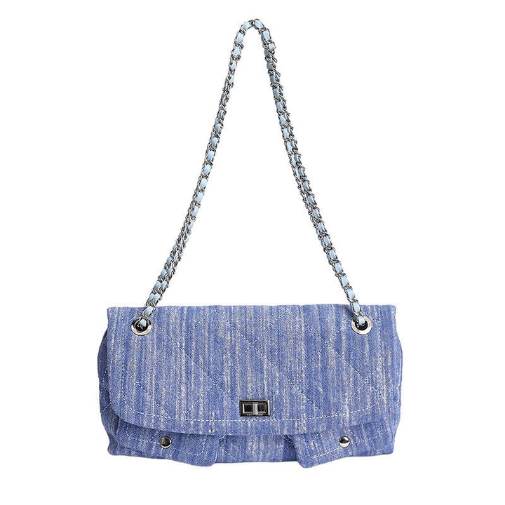 Women's quilted shoulder bag with fashionable chain accent