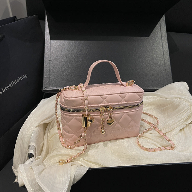 Women’s elegant quilted mini handbag with detachable shoulder strap