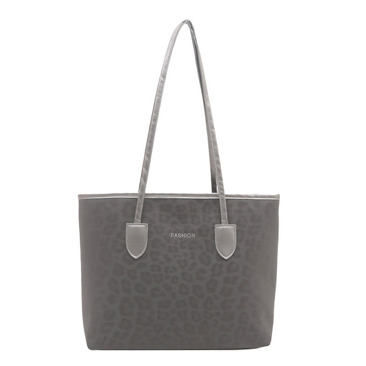 Ladies elegant tote bag with fashionable leopard pattern