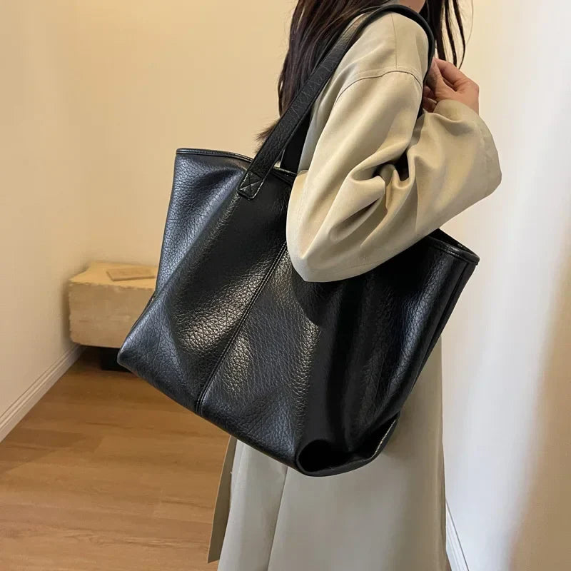 Large Trendy Tote Bag in Leather