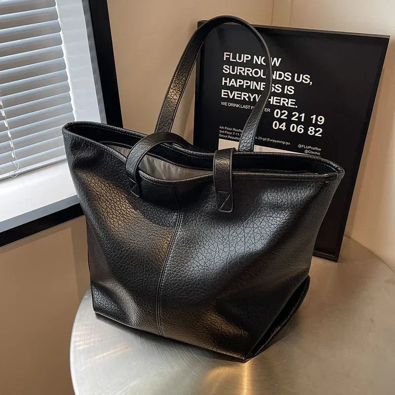 Large Trendy Tote Bag in Leather