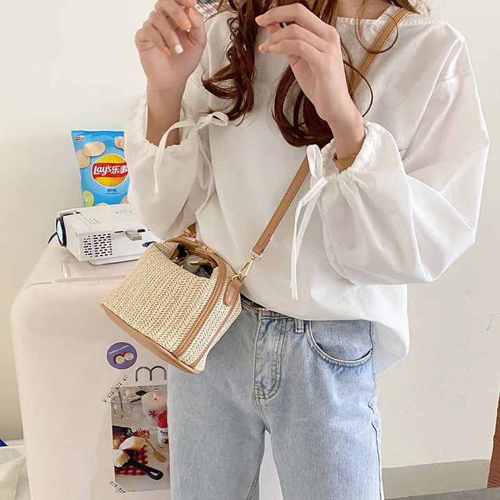 Small Shoulder Bag in Straw