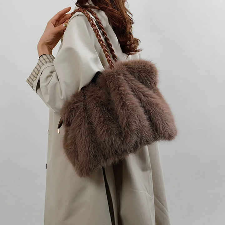 I Tote Bag with soft structure and chain strap